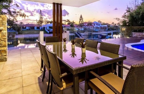 Mermaid Waters House | The Sands (Heated Pool)