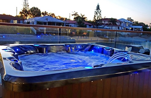 Mermaid Waters House | The Sands (Heated Pool)