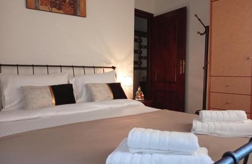 Kalambaka House | The Stoners apartment