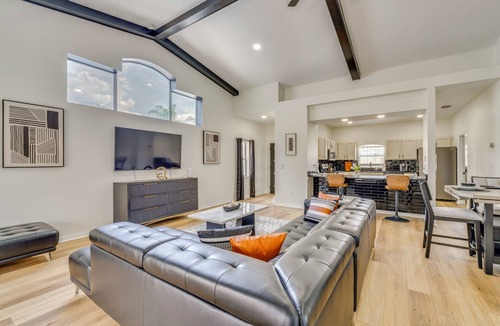 Lindfields House | Theme Park Hub 4 Mi to Disney! Poolside Retreat