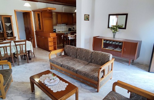 Kastraki Apartment | Theofania’s Marble House: Authentic Stay by Meteora Rocks