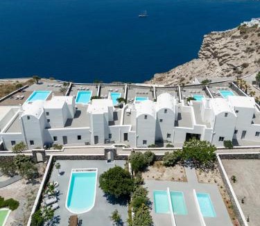Megalochori Hotel | Thermes Luxury Villas by Mr and Mrs White