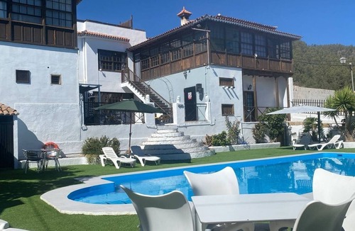 Vilaflor Apartment | This twin room has two single beds with a private separate bathroom (bathroom across the hallway). The view is of the whole garden area and the sea can be seen on clear days.