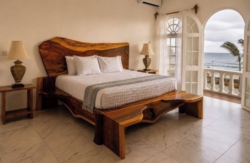 Runaway Bay Hotel | Tiamo Beach Resort and Spa