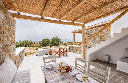 Plaka House | To Armiro - Boutique Houses
