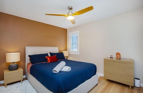 Burleigh Heads Apartment | Top Floor in Burleigh Pool Parking Walk To Beach