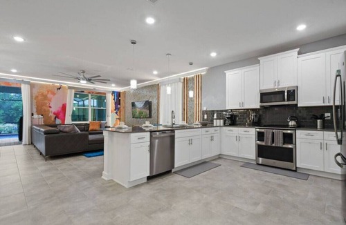 Kissimmee Villa | Top Luxury Villa Storey Lake Mins to Disney