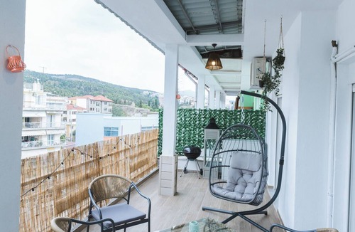 Thessaloniki Apartment | Totemic Vista by Nexus | w/Jacuzzi & Views next to Ataturk