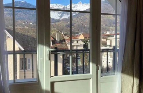 Sallanches House | Town house with garden