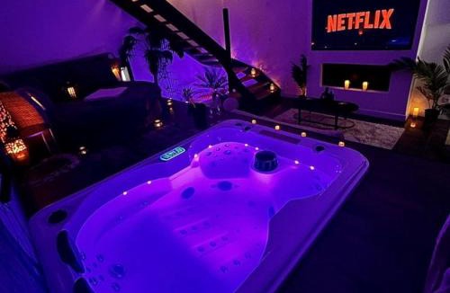 Gonfaron Apartment | Townhouse83 Loveroom Chic Jacuzzi privatif