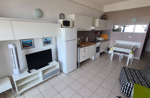 Cavaliere Beach Apartment | Très bel Appartement SUR la Plage, vue mer Panoramique ! Coup de Coeur Assuré !