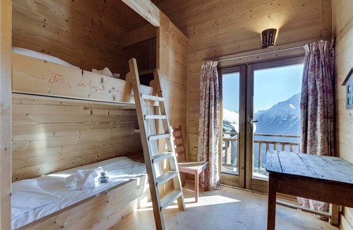 Les Eucherts Ski Chalet | Traditional chalet near the slopes with large terrace