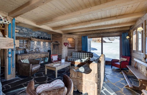 Les Eucherts Ski Chalet | Traditional chalet near the slopes with large terrace