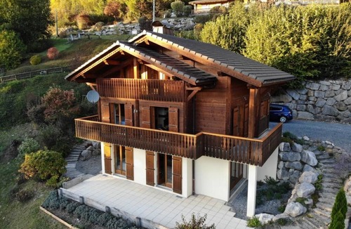 Verchaix Ski Chalet | Traditional modern chalet, 5 double bedrooms sunny location with beautiful views
