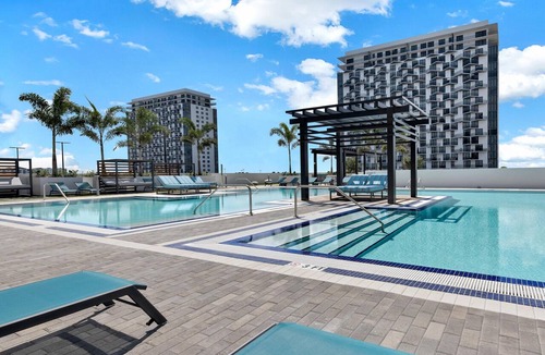 Doral Condo | Tranquil Doral Retreat: Spacious Gem