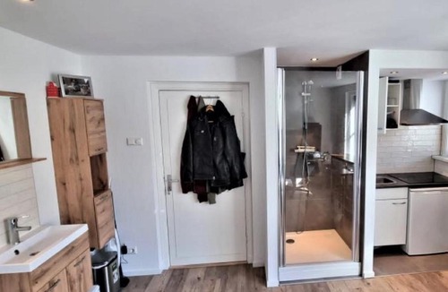 Aubenas Apartment | tranquillité d'esprit dans un hébergement élégant et fonctionnel