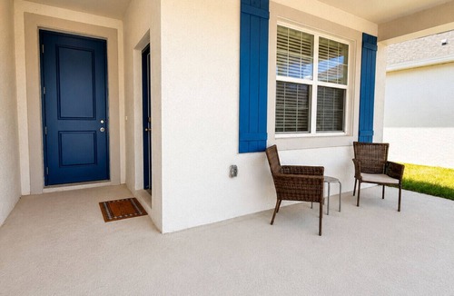 Winter Haven House | Traveling workers w/full kitchen and living space