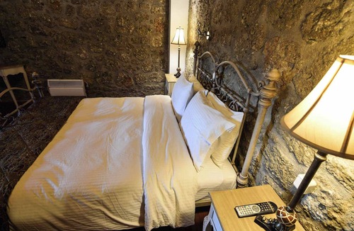 Mesaia Trikala Bed & Breakfast | Trikalon Muses Art Suites - Polumnia Cozy Loft
