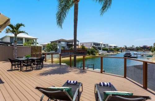 Broadbeach Waters House | Tropical Dreaming - Heated Pool Cinema Room