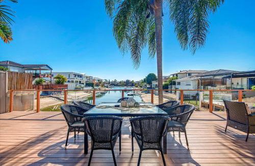Broadbeach Waters House | Tropical Dreaming - Heated Pool Cinema Room