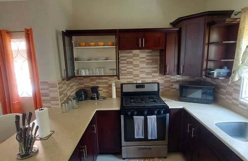 Ocho Rios House | Tropical Luxury 2 bedroom Jamaican townhouse