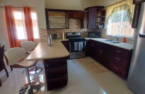 Ocho Rios House | Tropical Luxury 2 bedroom Jamaican townhouse