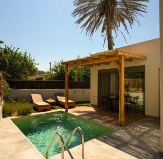 Malevizi Apartment | Tropical Suites With Private Plunge Pools