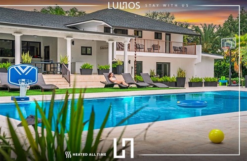 Ludlam House | TropicalSports Resort Pool Tennis & Pickleball L50