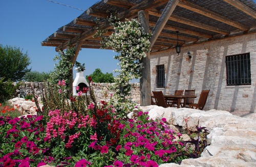 Alberobello Villa | Trulli Bianchi. Characteristic stone trullo with private pool and panoramic view