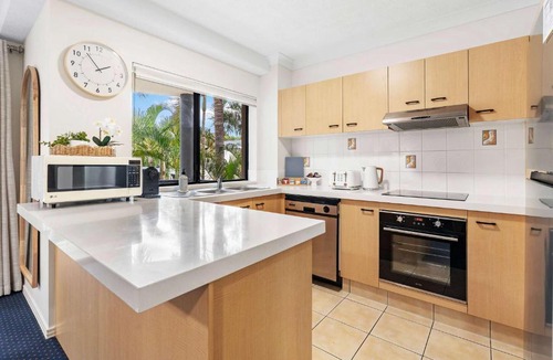Mermaid Beach Apartment | Turtle Beach Resort Family Fun Sleeps 8