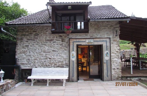 Bersac-sur-Rivalier House | Twelfth-century mill in a green setting.