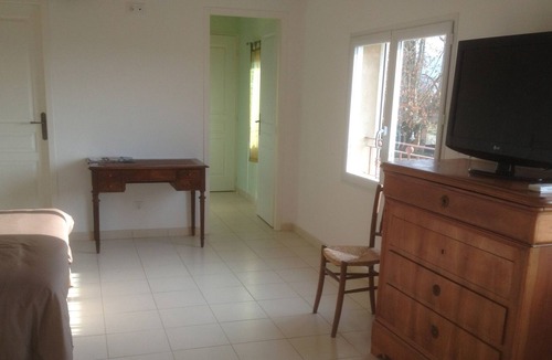 Puget-Ville Hotel | TWO BED AND BREAKFAST PLUS KITCHEN IN OIL-GROWING AREA OF 8 HECTARES FROM VAR