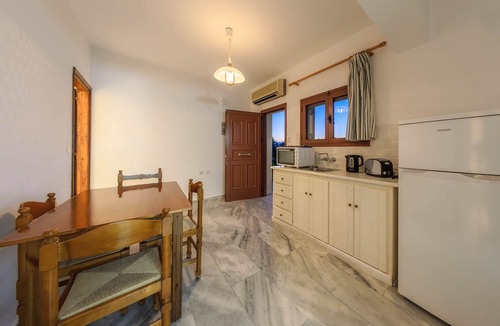 Kalamaki Apartment | Two-bedroom Apartment With Balcony