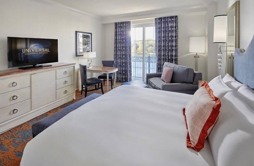 Florida Center Hotel | Two Queen One Full Room at a 4⭐️ Hotel