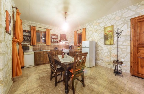 Akrotiri Villa | Two-Storey Villa with Private Pool