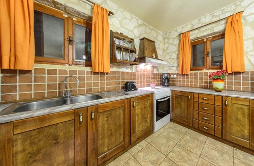 Akrotiri Villa | Two-Storey Villa with Private Pool