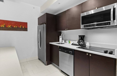 Doral Villa | Two-Story 3BR Villa w/Kitchen | Pool, Spa & Gym