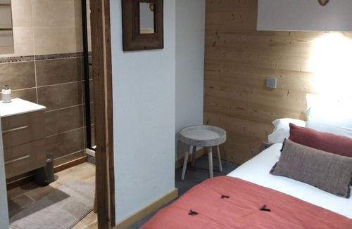 Les Bottieres House | Typical Savoyard house with private heated pool