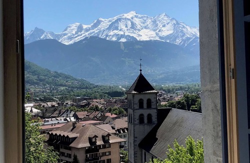 Sallanches Apartment | Un Étage Complet Dans une Tour Médiévale Rénovée au Cœur du Pays du Mont-blanc