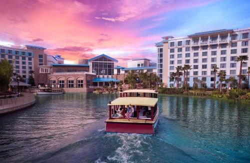 Florida Center Resort | Universal's Loews Sapphire Falls Resort