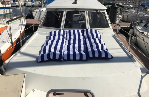 Sete Boat Rental | UNUSUAL ACCOMMODATION IN SETE - DOCKED BOAT