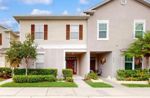 Trafalgar Village House | Updated retreat with pool access, W/D, AC, & patio - close to Disney Parks