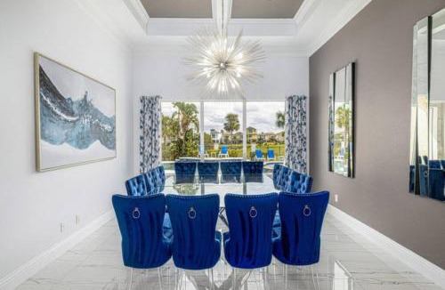 Reunion House | Upgraded 11 Bed Casino Mansion