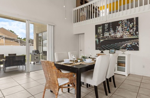 Chatham Park Cottage | Upstay: Bright Family-friendly Retreat With Patio
