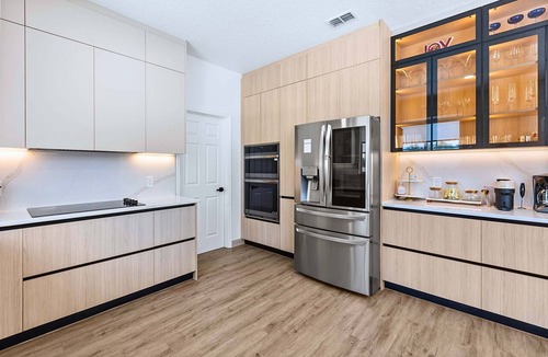 Windwood Bay House | Upstay Contemporary Retreat w Pool, BBQ & Backyard