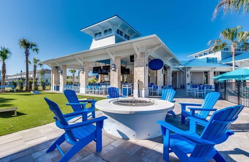 Four Corners House | Upstay Family Home w Cinema Pool BBQ Clermont