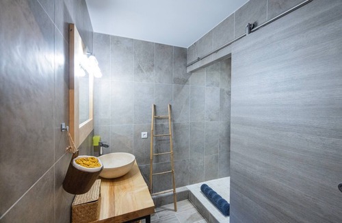 Plantades Bed & Breakfast | Uriël Guest Room with Mountain View, Wi-Fi, and Air Conditioning