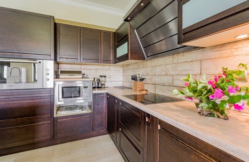 Neromilos House | V and H - 4 bedrooms holiday house
