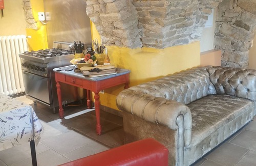 Saint-Cesaire-de-Gauzignan Cottage | "Vacances chez l'antiquaire" JACUZZI - SWIMMING POOL " 10 CH. 15 PERS -400 M2
