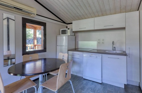 Sollies-Toucas Ski Chalet | Vacancéole Sun Hols Les Cottages Varois
